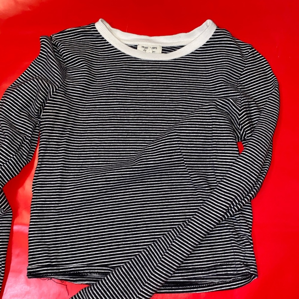 Black stripes crop top